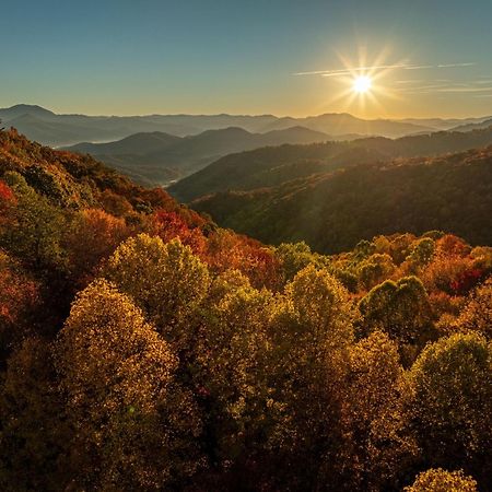 韦恩斯维尔 Elk & Embers Mountain Hideaway酒店 外观 照片
